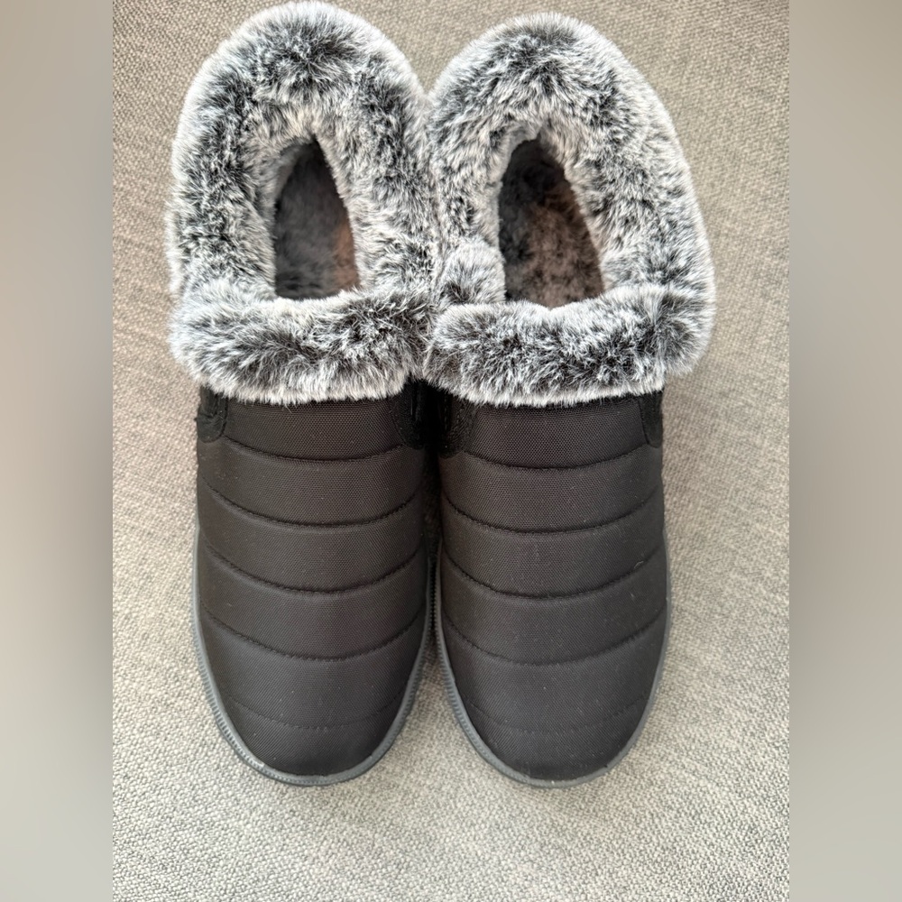 Minnetonka Timpson Tulsa Slip-On 
Black Size 7